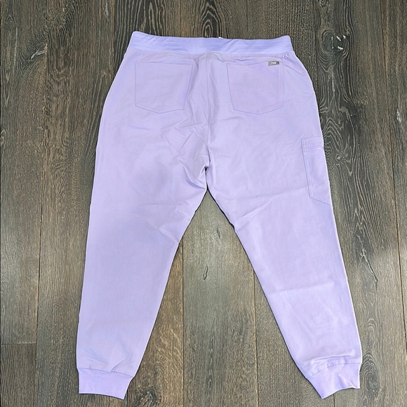 FIGS Women’s Lavender Dew Zamora Jogger Scrub Pants - Picture 3 of 3
